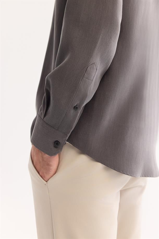 Antrasit Alttan Britli Yaka Regular Fit Tencel Karışımlı Uzun Kollu Gömlek