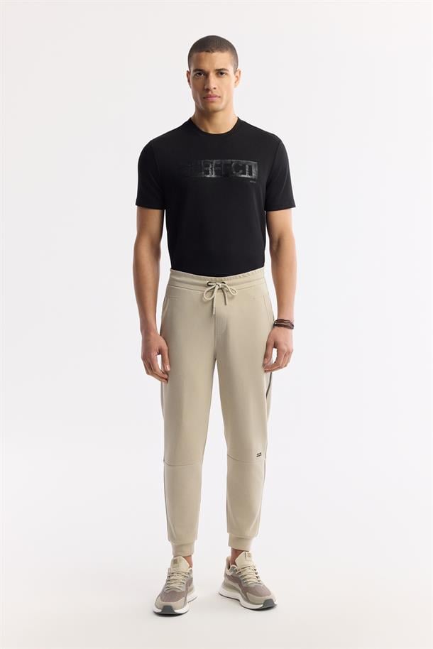 Bej Beli Lastikli Bağcıklı Yandan Cepli Flexi Baskı Detaylı Parçalı Soft Touch Jogger