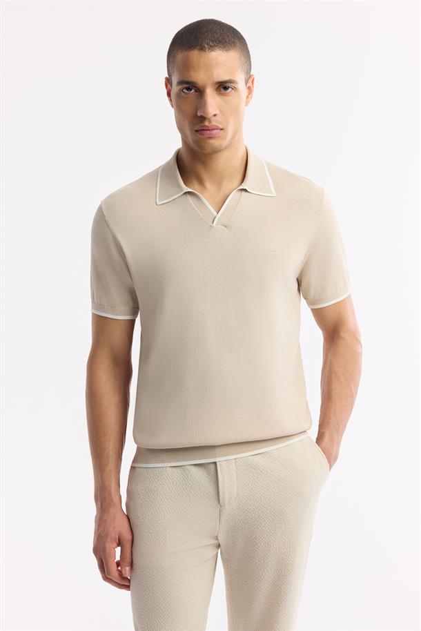 Bej Düğmesiz Polo Yaka Kol ve Yaka Çizgi Detaylı Rayon Triko T-shirt