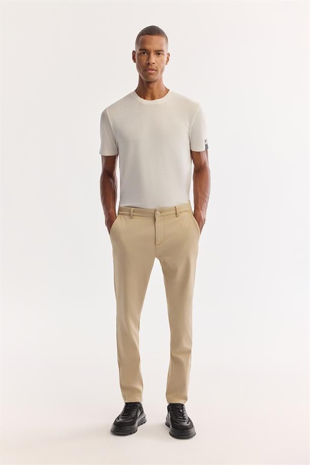 Bej Yumuşak Tuşeli Comfort Slim Fit Chino Pantolon