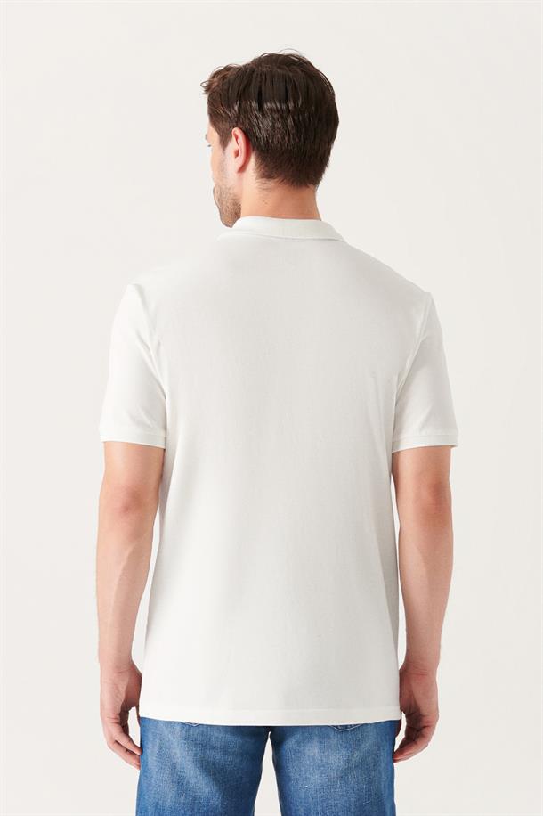 Beyaz %100 Pamuk Serin Tutan Standart Fit Normal Kesim Polo Yaka T-Shirt