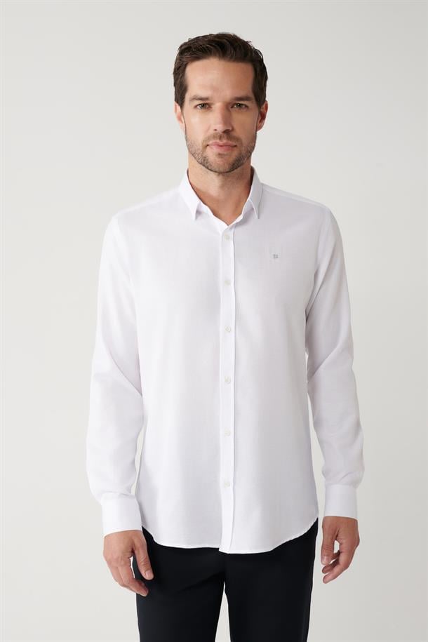 Beyaz Alttan Britli Yaka Pamuklu Armürlü Slim Fit Gömlek