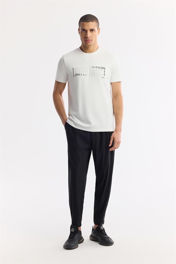 Beyaz Bisiklet Yaka Gofre Baskılı İnterlok T-Shirt