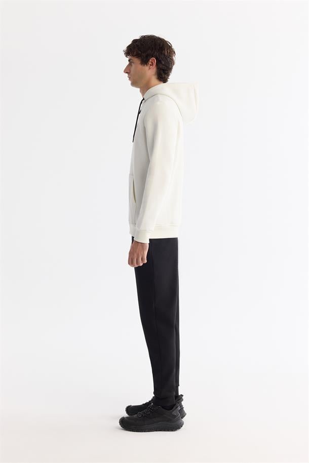 Beyaz Kapüşonlu Yaka Şardonlu 3 İplik Fermuarlı  Sweatshirt