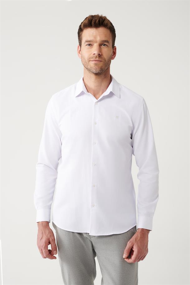 Beyaz Klasik Yaka Kolay Ütülenebilir Slim Fit Özel Kutulu Gömlek/20 ML Black Parfüm