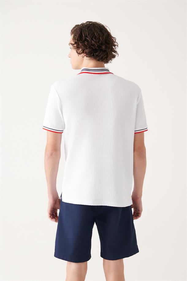 Beyaz Kumaş Detaylı Polo Yaka T-shirt