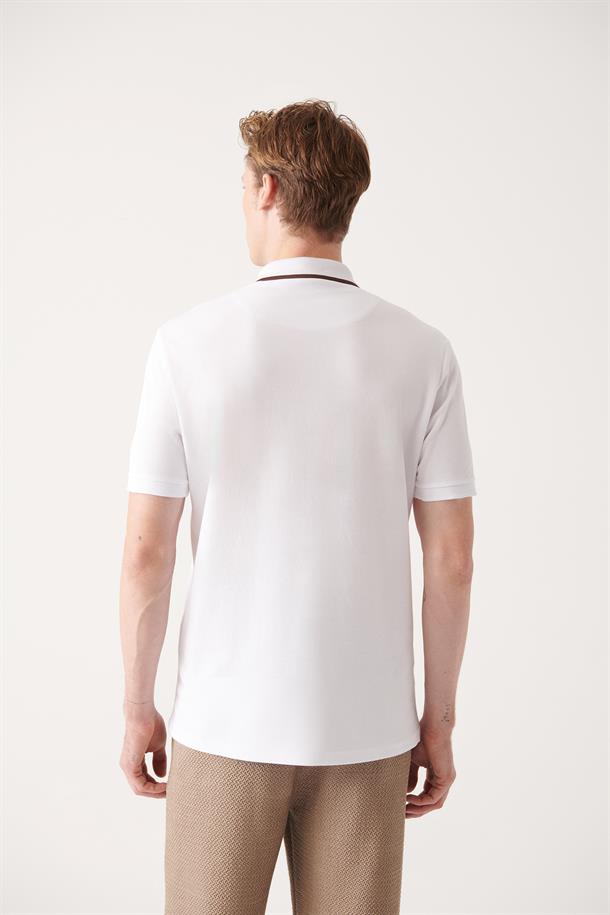 Beyaz Polo Yaka Çıtçıtlı Yakası Jakarlı T-Shirt