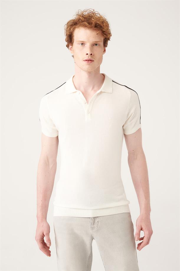 Beyaz Polo Yaka Omuzu Çizgi Detaylı Regular Fit Triko T-Shirt