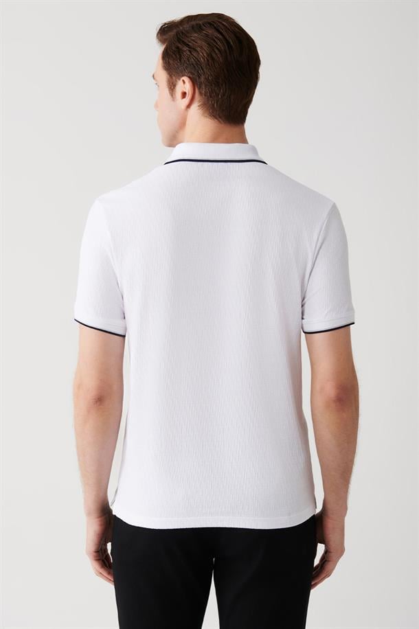 Beyaz Polo Yaka Yakası Şeritli Örme T-Shirt