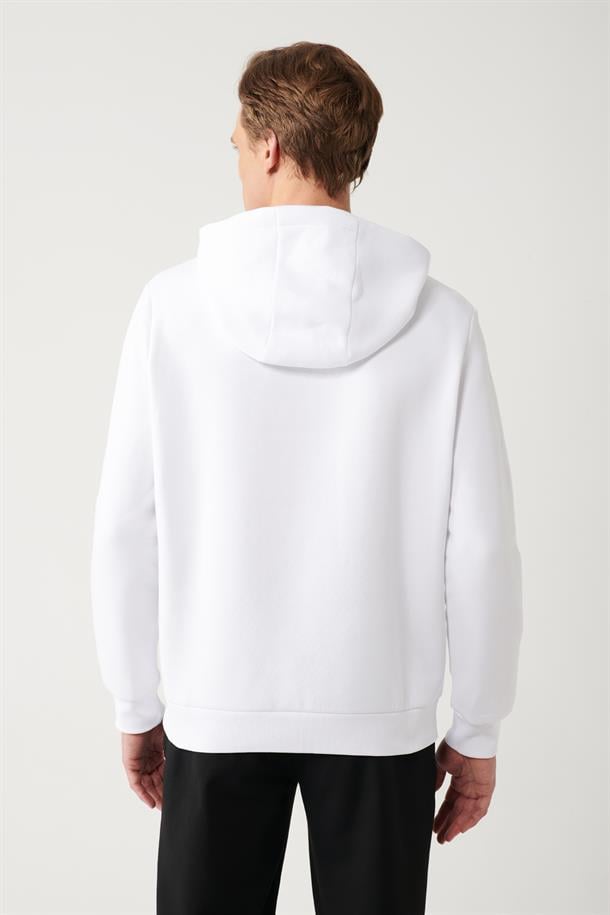 Beyaz Şardonlu Kumaş Kapüşonlu Yaka Nakışlı Sweatshirt