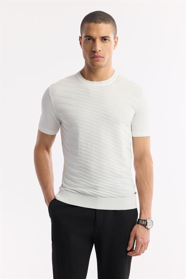 Ekru Bisiklet Yaka Önü Jakar Detaylı Rayon Triko T-shirt