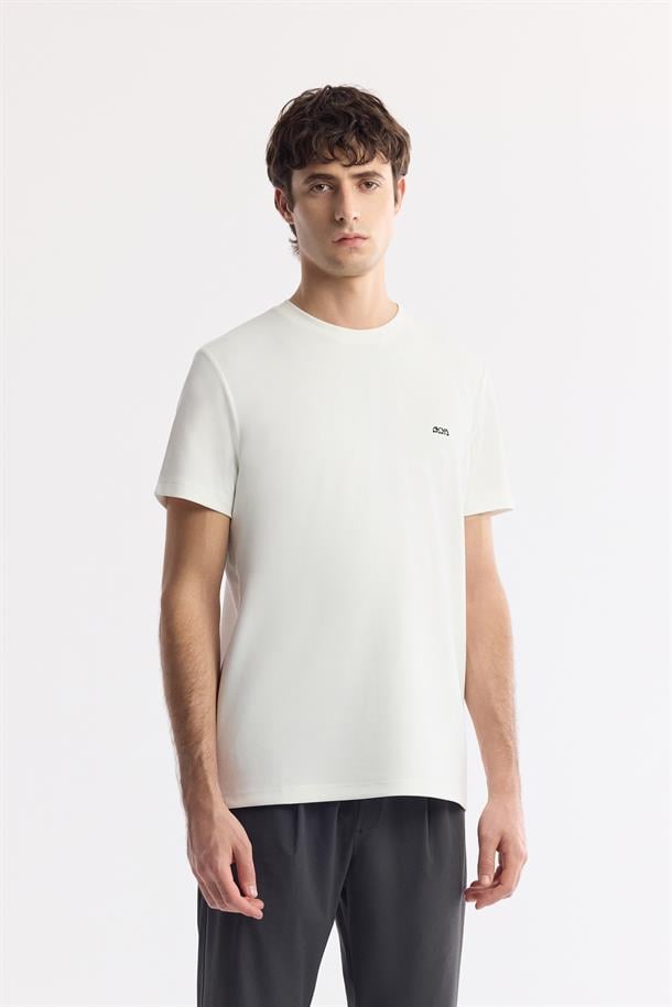 Ekru Bisiklet Yaka Sırt ve Göğsü Logo Baskılı T-Shirt