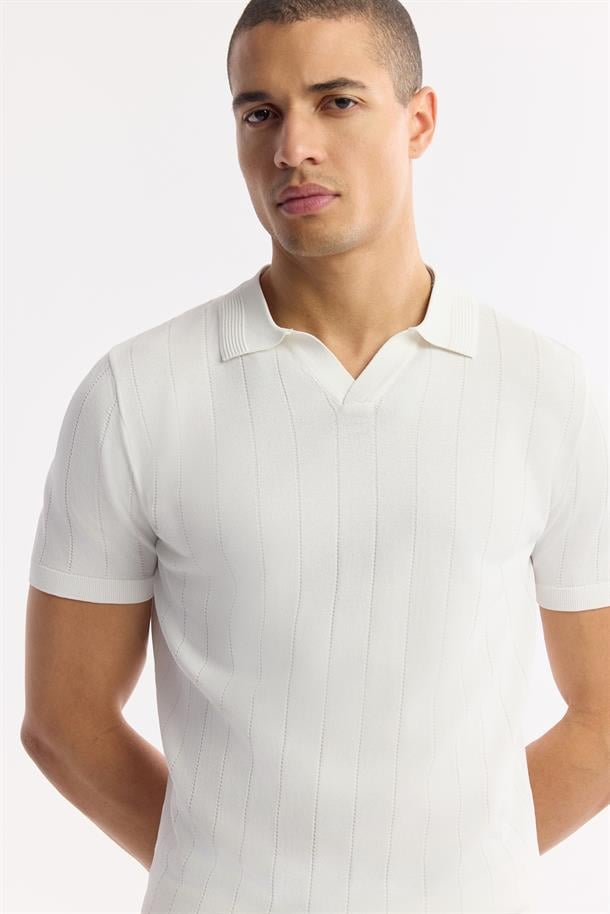 Ekru Düğmesiz Polo Yaka Boyuna Ajur Desenli Rayon Triko T-shirt