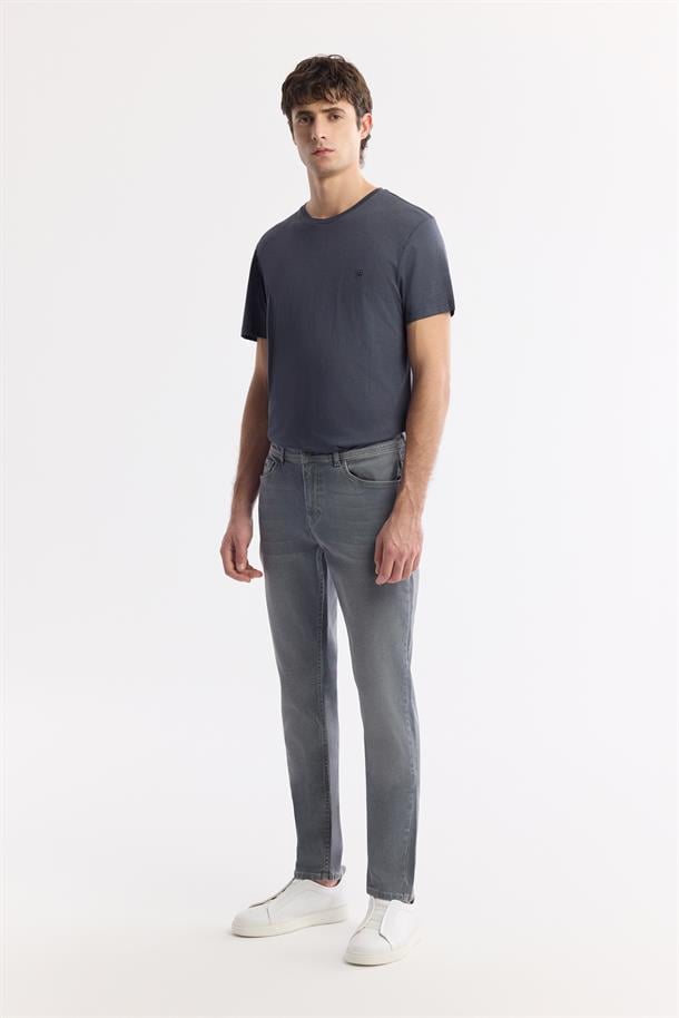 Gri Eskitme Yıkamalı Overdye Akar Boyalı Denim