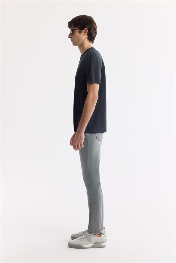 Gri Eskitme Yıkamalı Slim Fit Denim Pantıolon