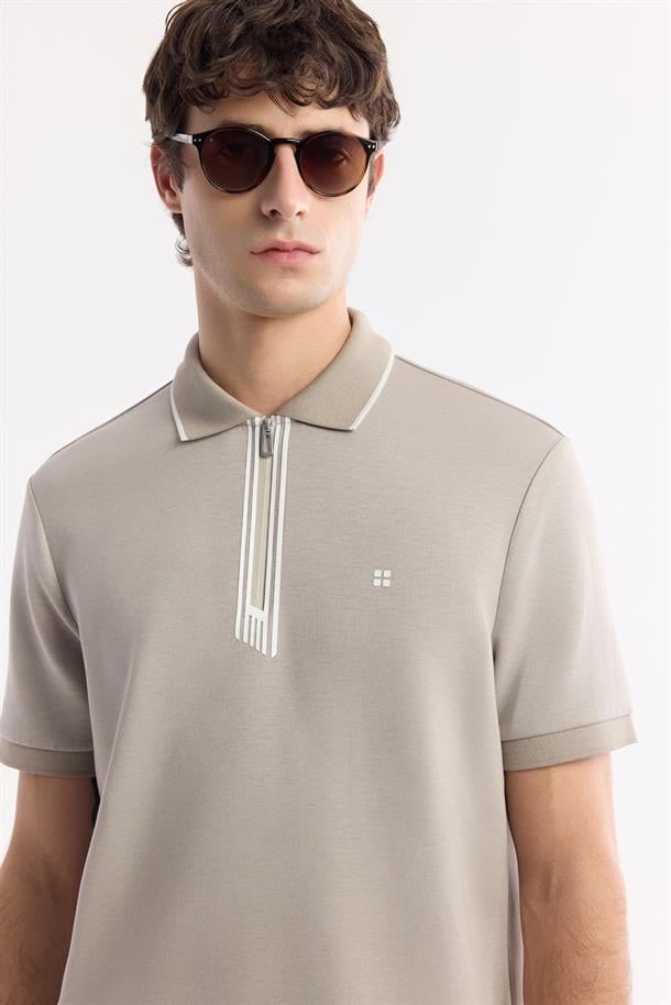Gri Fermuarlı Polo Yaka Flexi Baskı Detaylı İnterlok T-Shirt