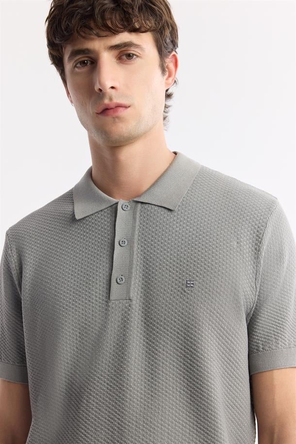 Gri Polo Yaka Dokulu Triko T-shirt