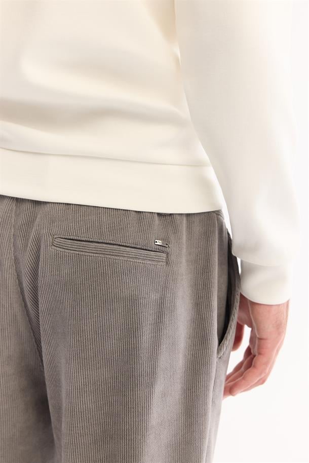 Gri Yanı Lastikli Kadife Relaxed Fit Pantolon