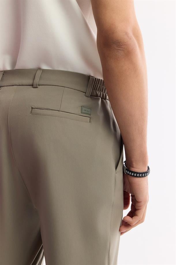 Haki Yanı Lastikli Teknik Kumaş Nora Slim Fit Pantolon