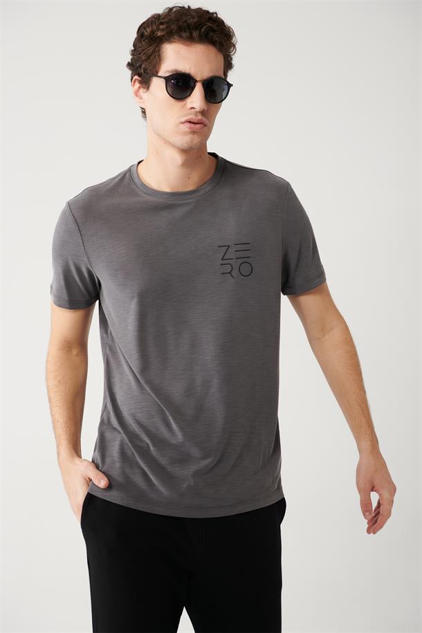 Koyu Gri Soft Touch Bisiklet Yaka Göğüsü Baskılı T-shirt