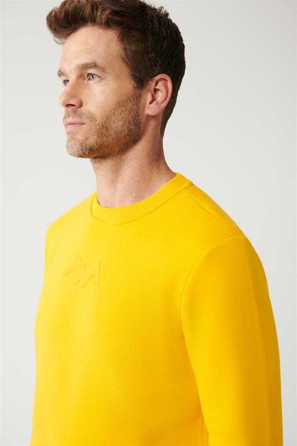 Sarı Şardonlu Kumaş Bisiklet Yaka Enjeksiyon Baskılı Sweatshirt