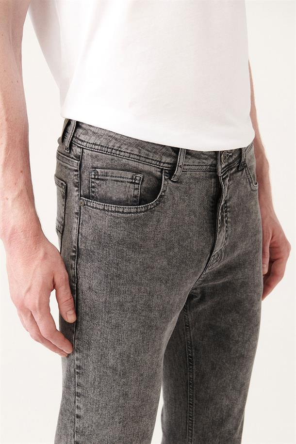 Siyah Ağartma Yıkamalı Likralı Slim Fit Jean Pantolon