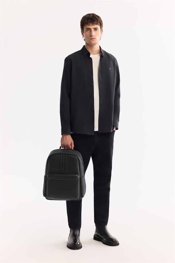 Siyah Alttan Britli Yaka Regular Fit Tencel Karışımlı Uzun Kollu Gömlek