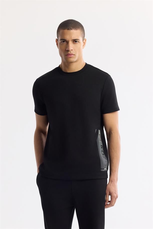 Siyah Bisiklet Yaka Enjeksiyon Baskılı İnterlok T-Shirt