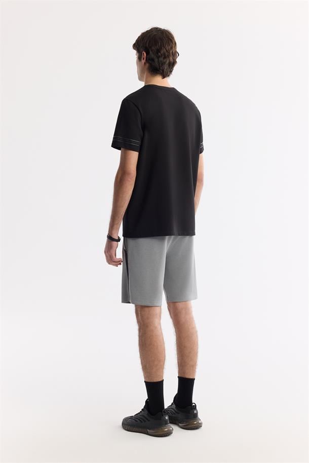 Siyah Bisiklet Yaka Enjeksiyon Baskılı 2'İplik T-Shirt
