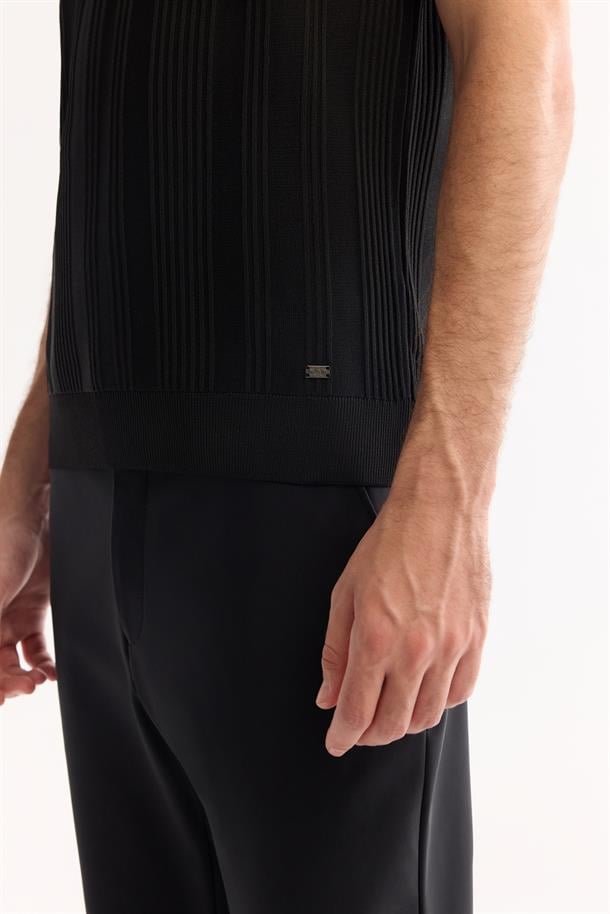 Siyah Bisiklet Yaka Fitil Örgü Detaylı Rayon Triko T-shirt