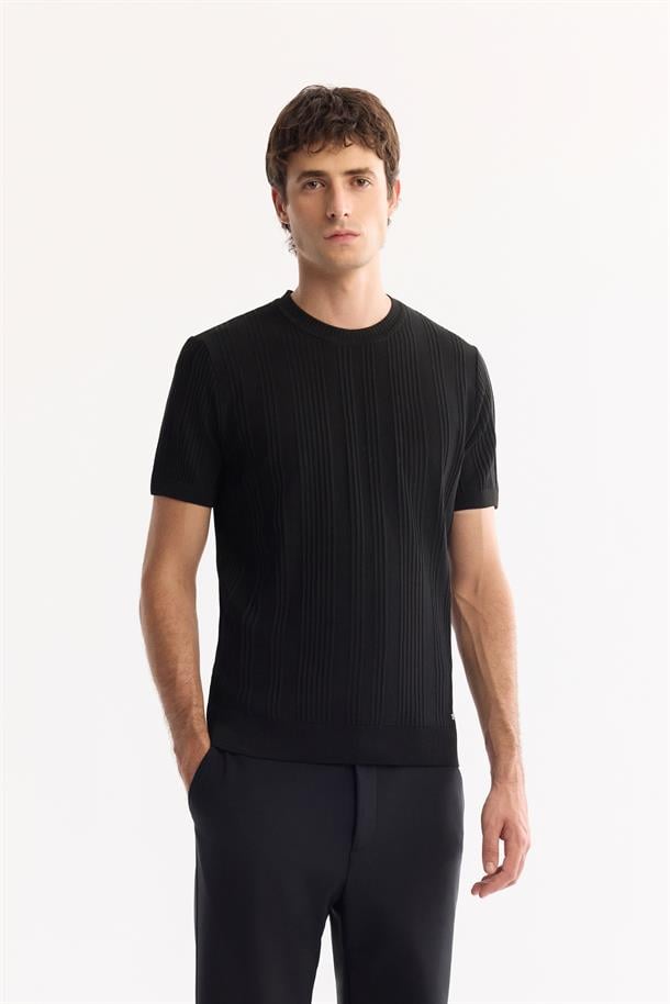 Siyah Bisiklet Yaka Fitil Örgü Detaylı Rayon Triko T-shirt