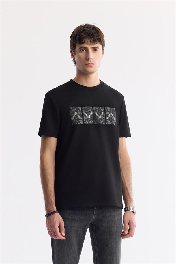 Siyah Bisiklet Yaka Hologram Baskılı İnterlok T-Shirt