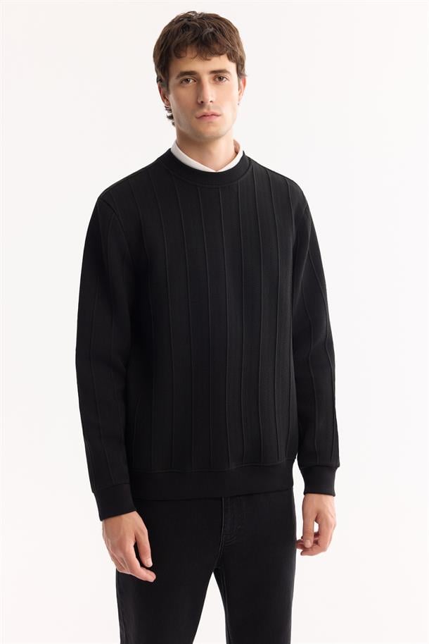 Siyah Bisiklet Yaka Jakarlı Sweatshirt