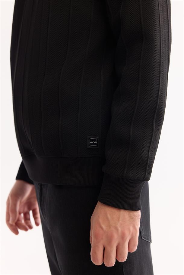 Siyah Bisiklet Yaka Jakarlı Sweatshirt