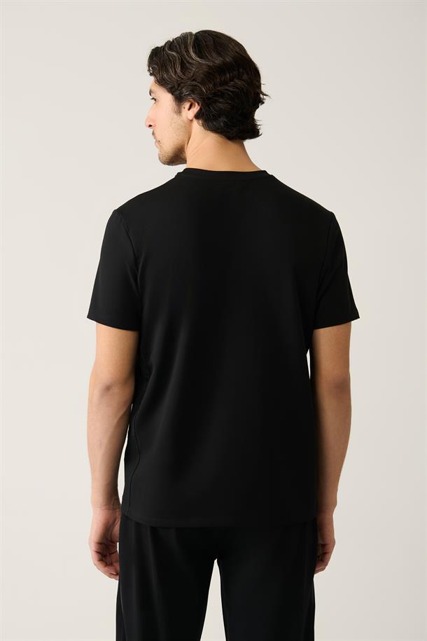 Siyah Bisiklet Yaka Jersey Kumaş Garnili Regular Fit T-Shirt