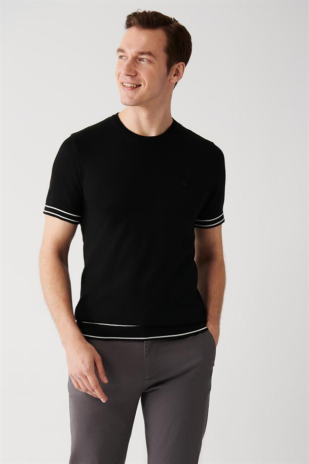 Siyah Bisiklet Yaka Kol ve Etek Ucu Çizgi Detaylı Triko T-shirt