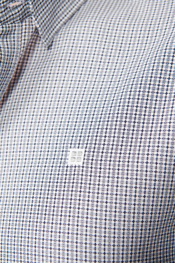 Siyah Düğmeli Yaka Pamuklu Kolay Ütülenebilir Armürlü Slim Fit Dar Kesim Gömlek