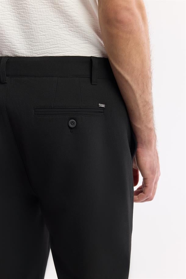 Siyah Klasik Bel Yumuşak Tuşeli Chino Pantolon