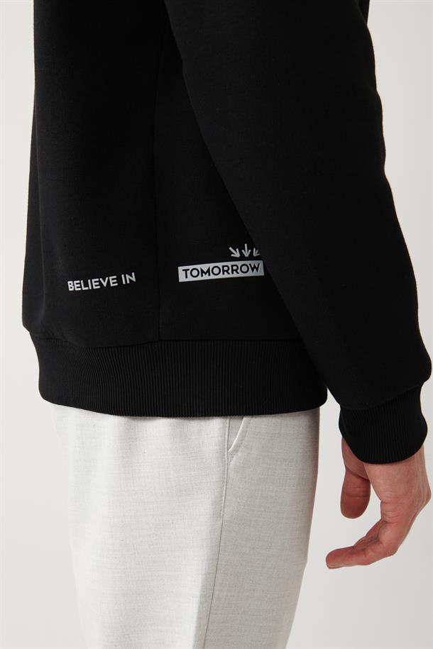 Siyah Şardonlu Kumaş Kapüşonlu Yaka Göğüsü Baskı Detaylı Sweatshirt