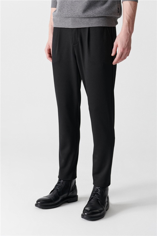Siyah Yandan Cepli Beli Lastikli Pile Detaylı Düz Relaxed Fit Örme Pantolon