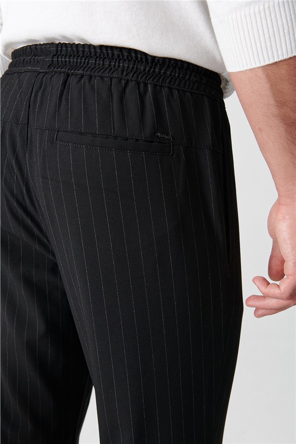 Siyah Yandan Cepli Beli ve Paçası Latikli Kordonlu Çizgili Relaxed Fit Pantolon