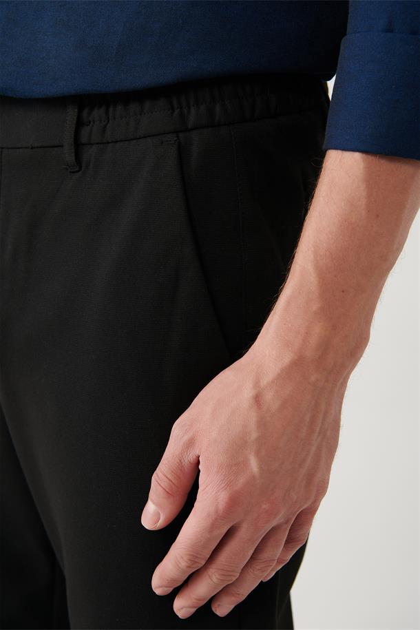 Siyah Yanı Lastikli Fleto Cep Fermuar Detaylı Slim Fit Örme Chino Pantolon