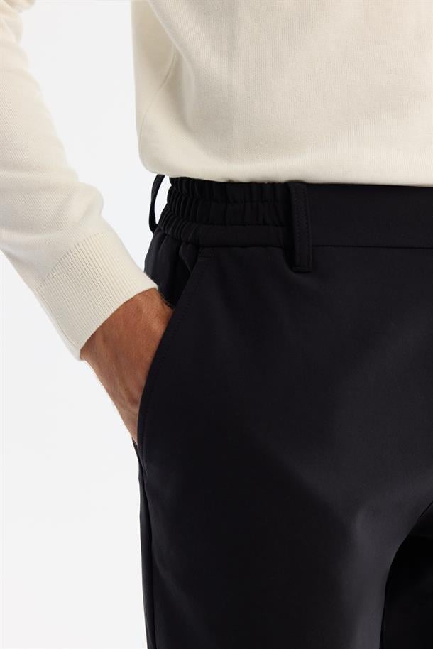 Siyah Yanı Lastikli Teknik Slim Fit Pantolon