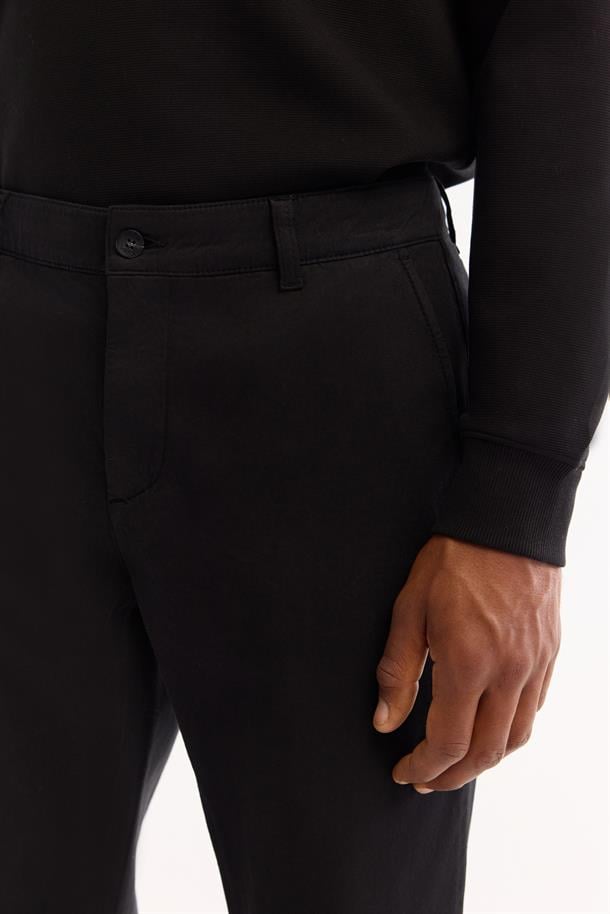 Siyah Yumuşak Tuşeli Comfort Slim Fit Chino Pantolon