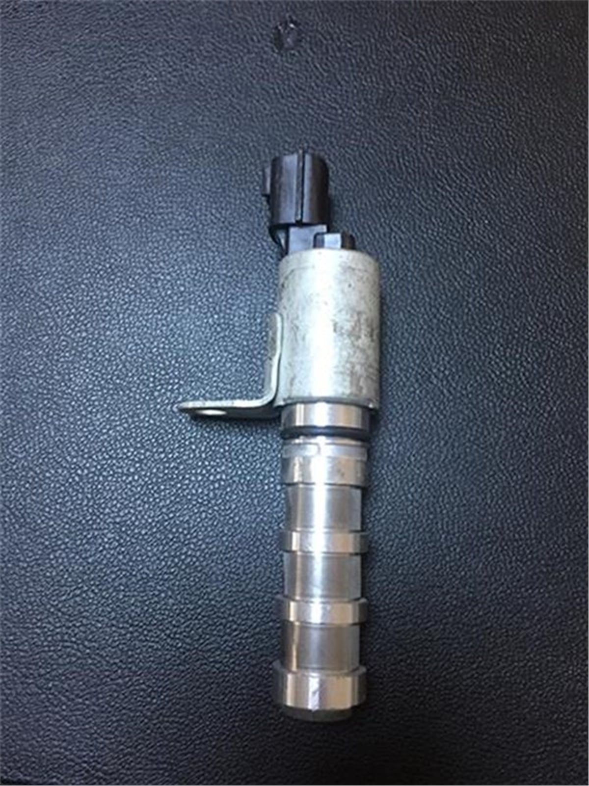 CLIODEFAZÖR ELEKTROVANASI EKSANTRİK YAĞLAYICI MEGANE III-FLUENCE-CLIO IV-CAPTUR-SANDERO-DOKKER OEK 237962295ROEKOEK 237962295R