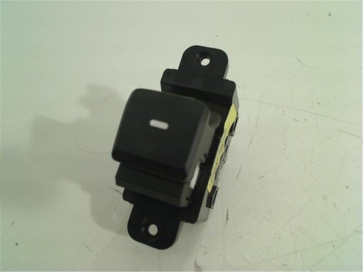 İ20CAM AÇMA-KAPAMA ANAHTARI TEKLİ HYUNDAI İ20 14 OEK 93580C8000OEKOEK 93580C8000