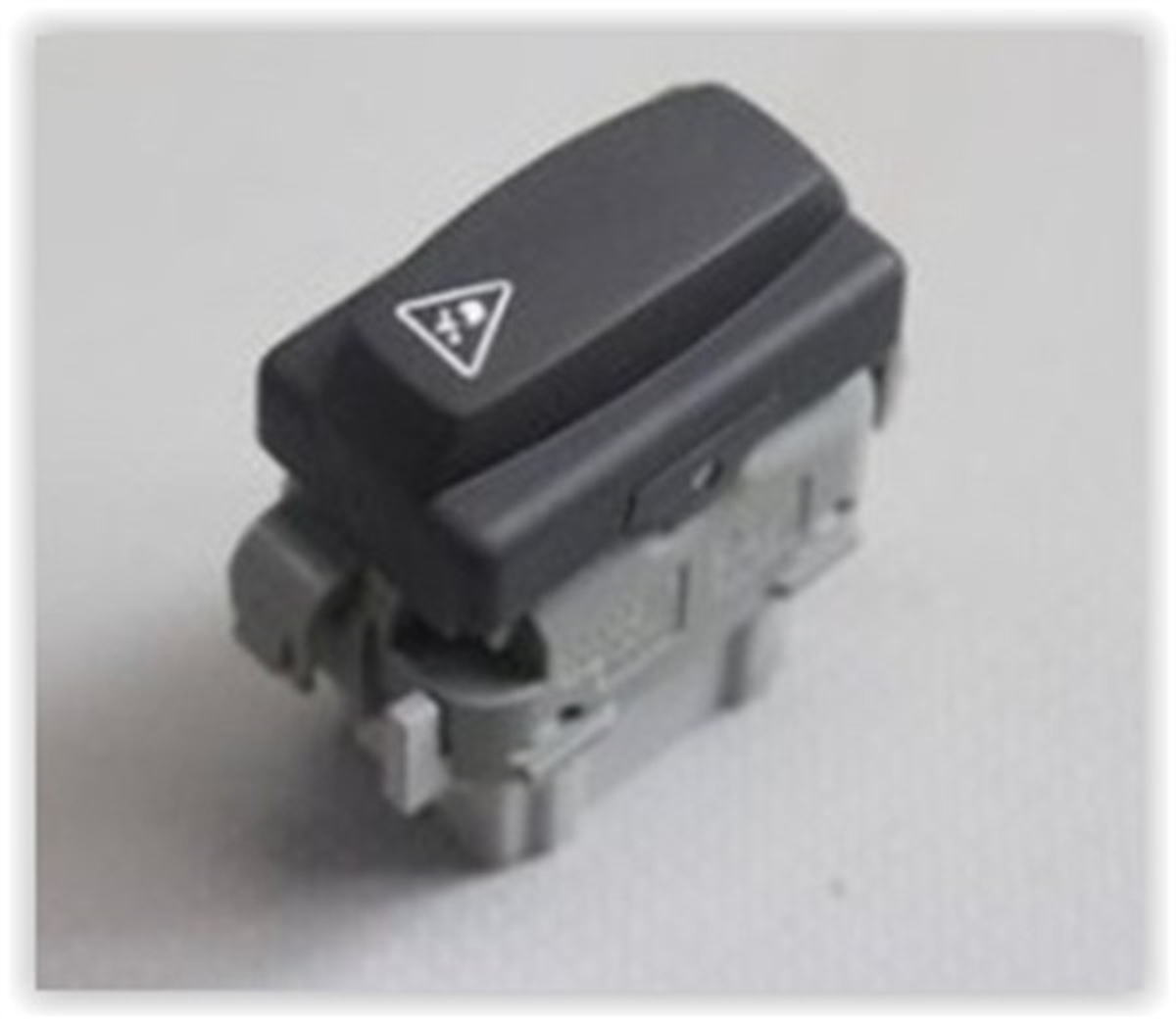 MEGANEYÖRÜNGE KONTROL DÜĞMESİ MEGANE II-III-DUSTER 4X2 OEK 8200107843OEKOEK 8200107843
