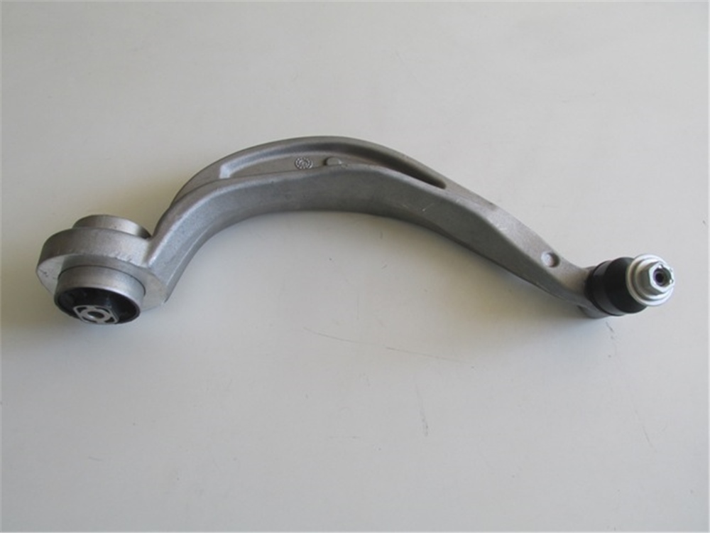 YEDEK PARÇAAudı A4- 15/18 Ön Alt Tabla Sol Eğri Tip Burçlu/Rotilli (65 Mm M14) (Salıncak) Alüminyum 8K0407693TMEYDAN1317-6106