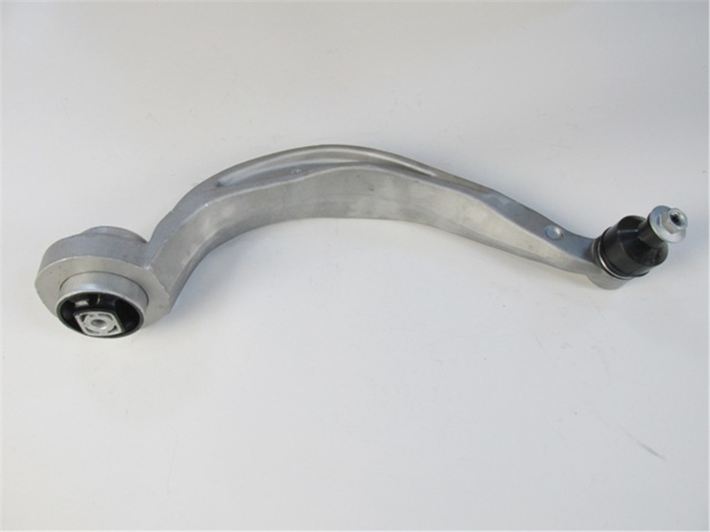 YEDEK PARÇAAudı A5- 08/12 Ön Alt Tabla Sol Eğri Tip Burçlu/Rotilli (65 Mm M12) (Salıncak) Alüminyum 8K0407693FMEYDAN1319-6104