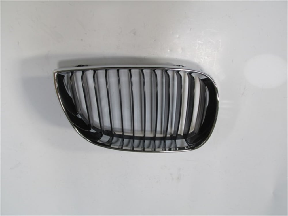 YEDEK PARÇABmw 1 Serı- E87- 04/08 Ön Panjur Sağ Siyah/Nikelaj Çerçeveli 51137077130MEYDAN2012-2341